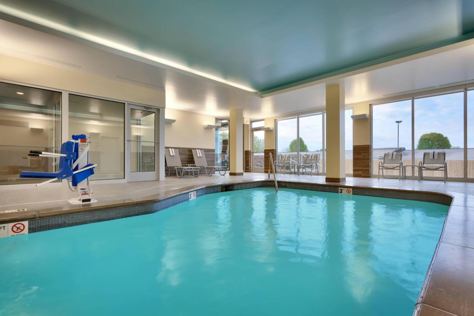 Fairfield Inn & Suites By Marriott Springfield North Bagian luar foto
