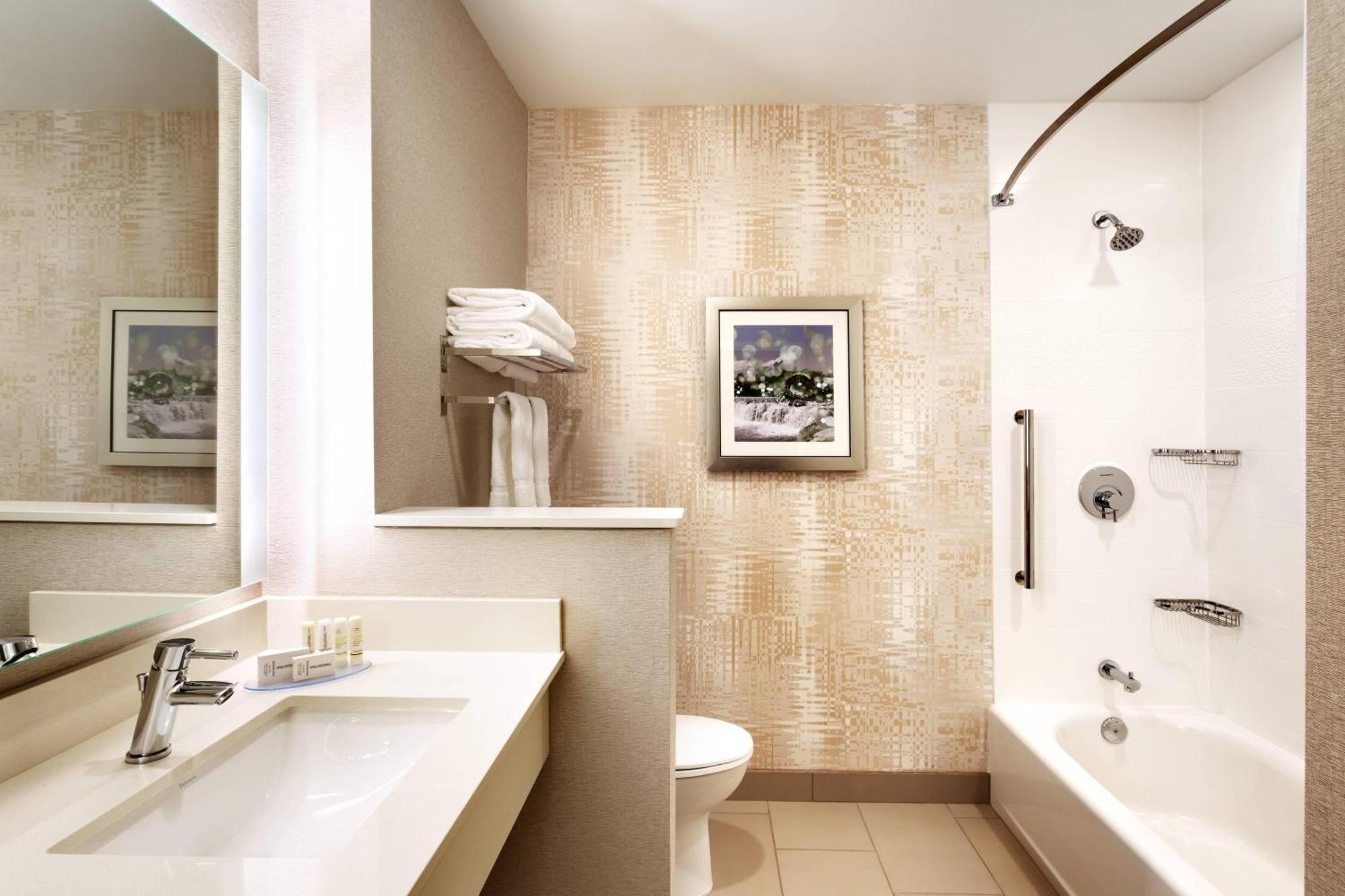 Fairfield Inn & Suites By Marriott Springfield North Bagian luar foto