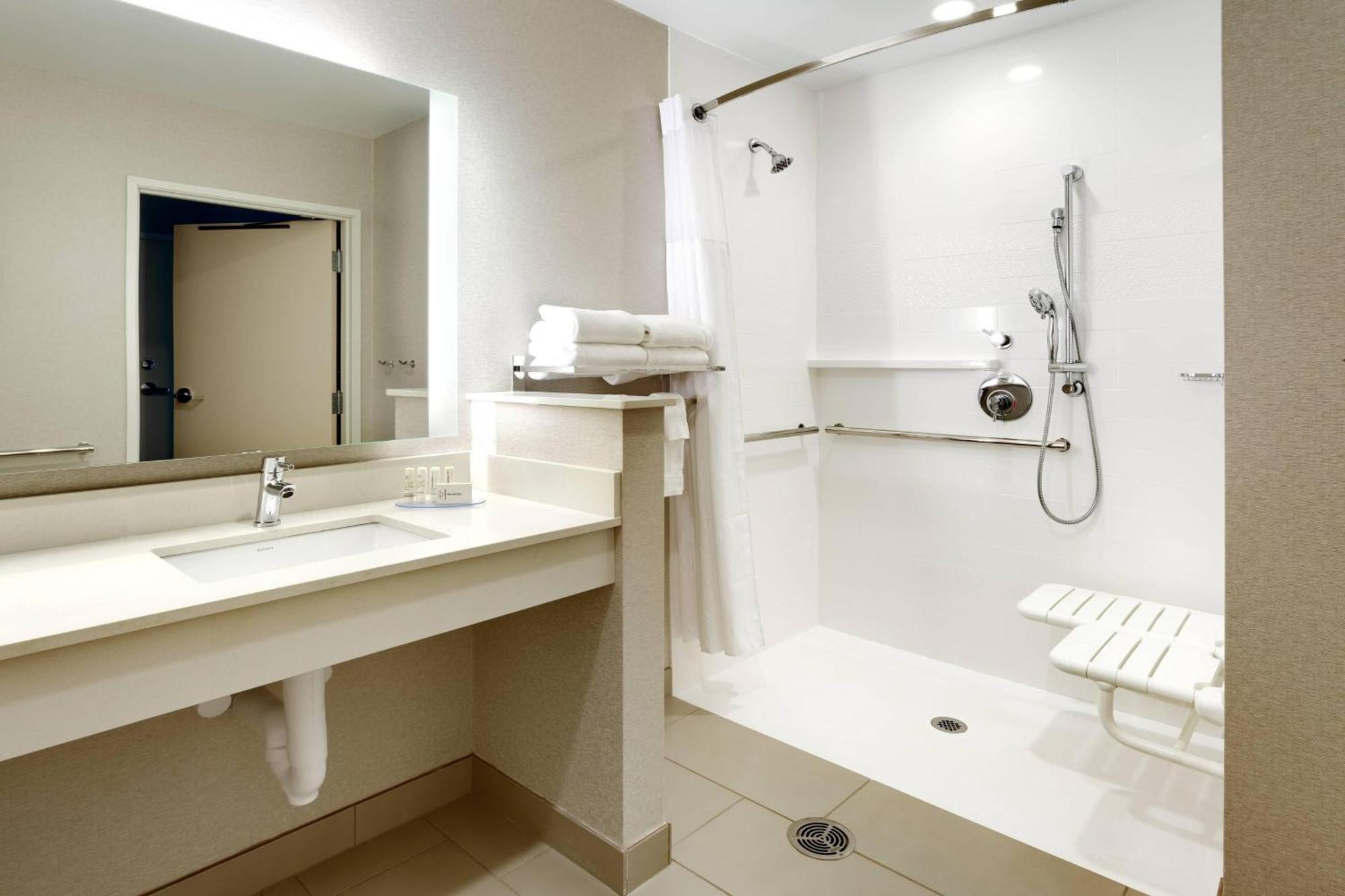 Fairfield Inn & Suites By Marriott Springfield North Bagian luar foto