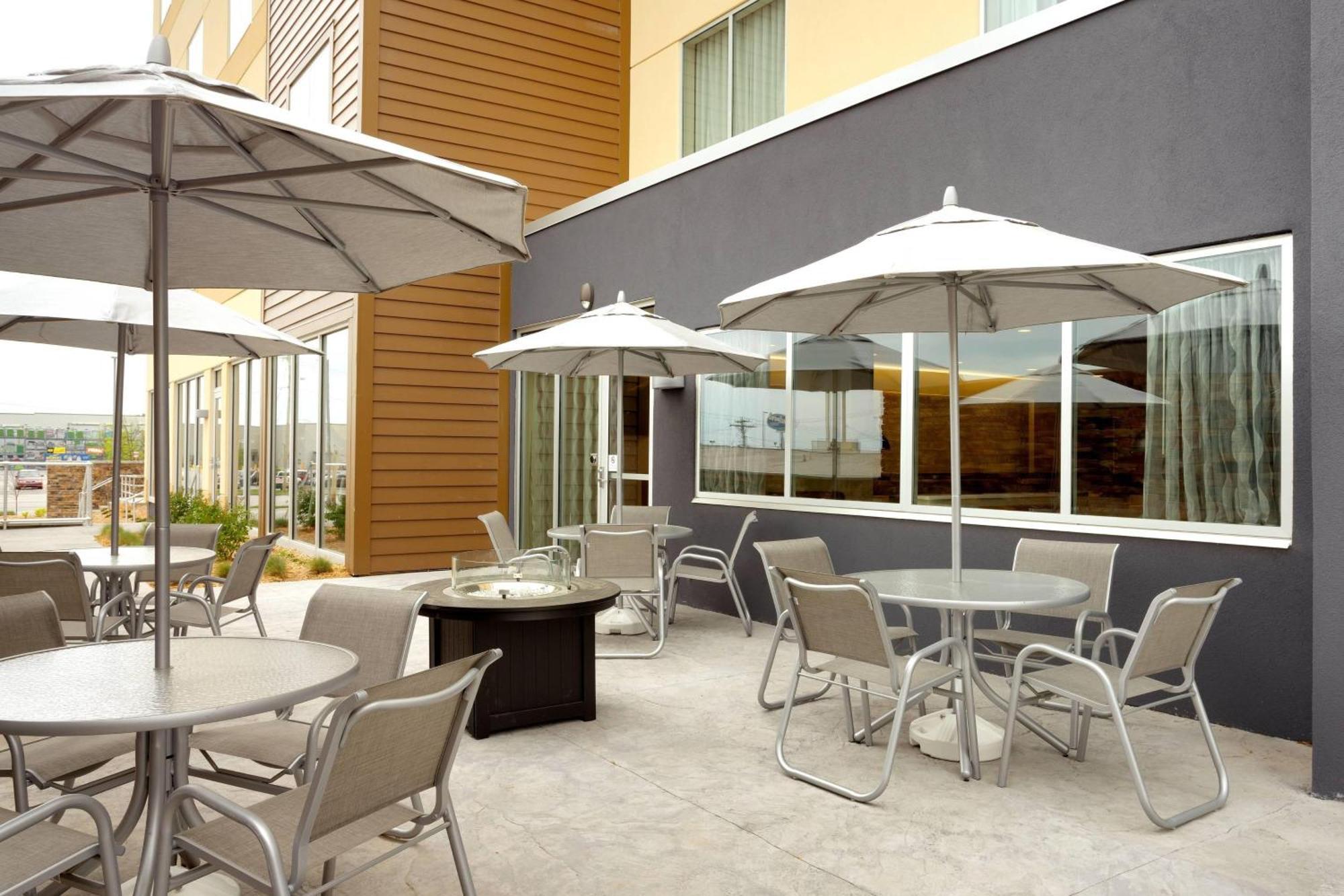 Fairfield Inn & Suites By Marriott Springfield North Bagian luar foto